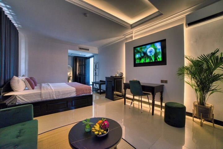 Room 3 of 10