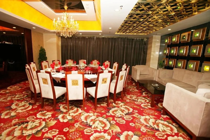 Dining 18 of 21