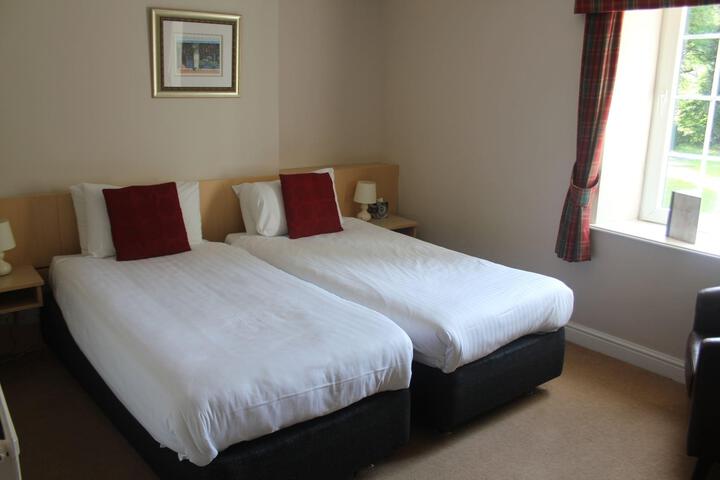 Room 8 of 68