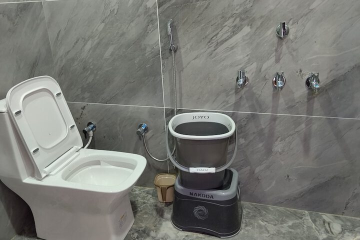 Room 8 of 9