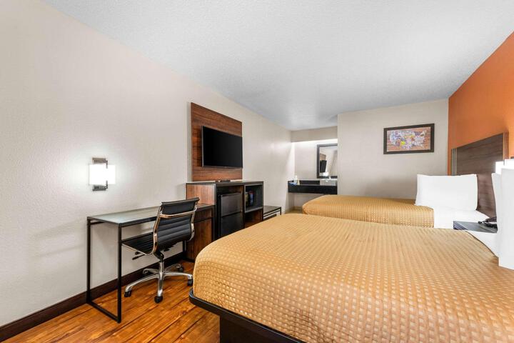 2 Double Beds (11 of 14)