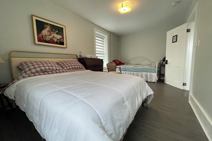 Room 13 of 29