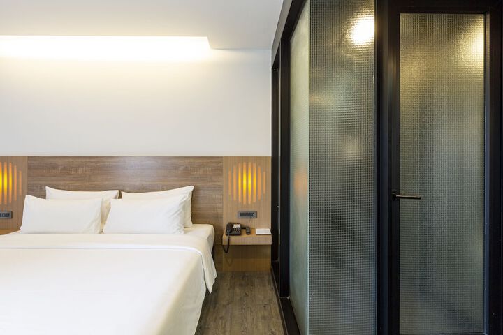 Room 16 of 65
