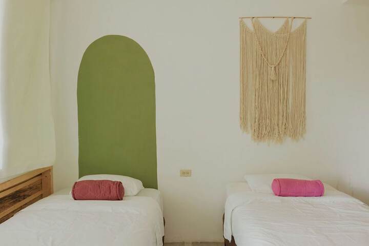 Room 14 of 148