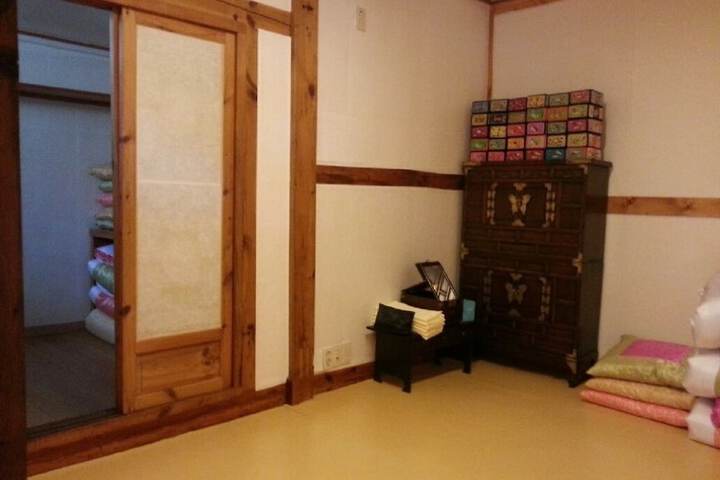Room 5 of 15