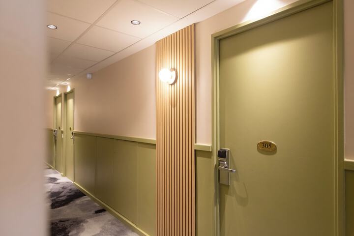 Ballroom/Hall 46 of 51