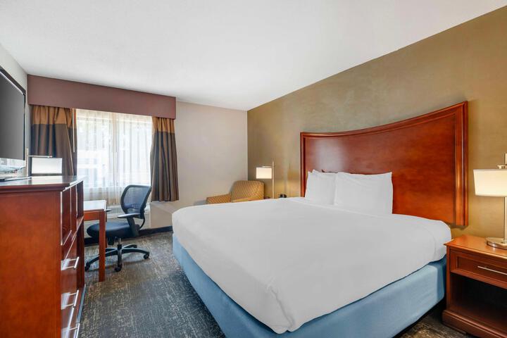 1 King Bed (2 of 2)