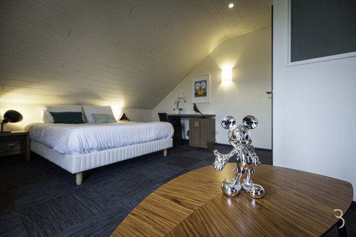 Room 10 of 24