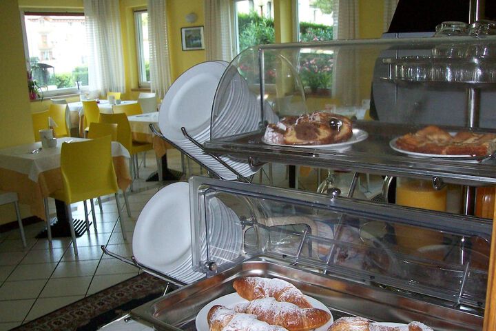 Breakfast/Coffee Service 38 of 58