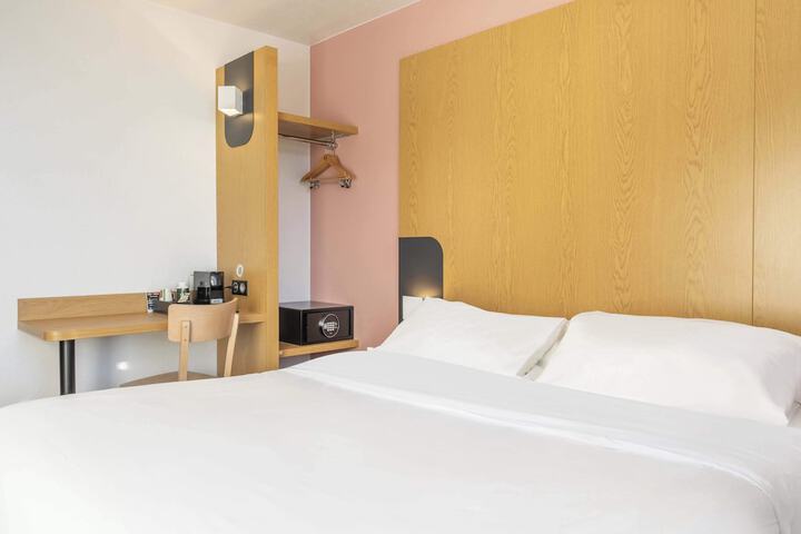 Room 18 of 41