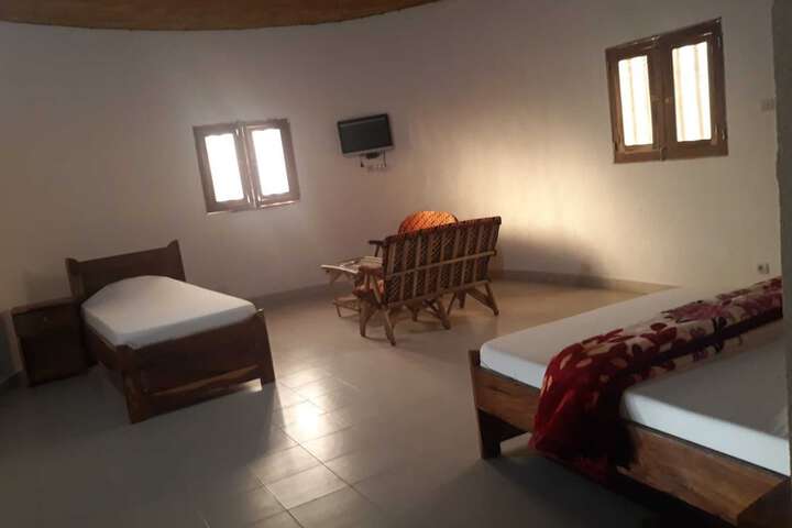 Room 9 of 90