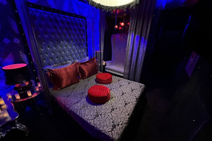 Room 14 of 96