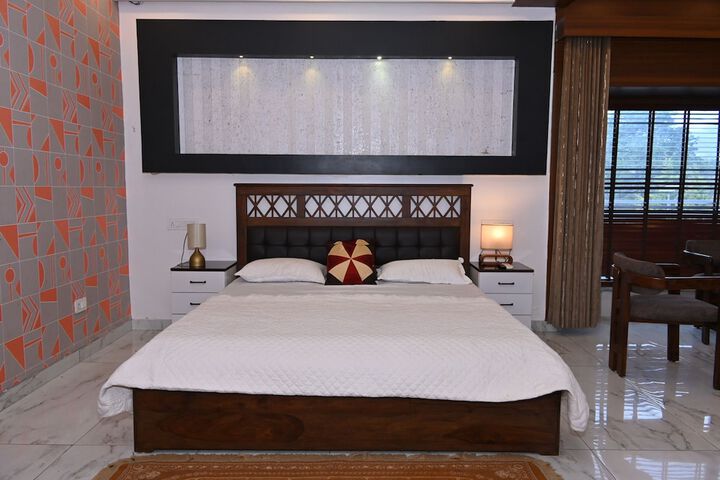 Room 3 of 29