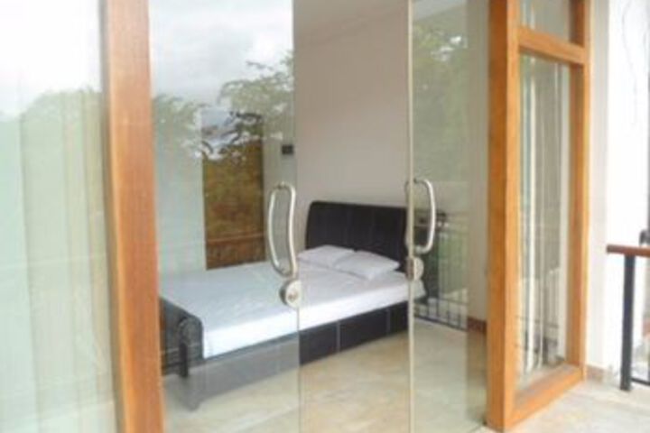 Room 8 of 20