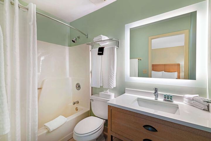 2 Double Beds Microwave and Refrigerator WiFi Full Breakfast (1 of 7)