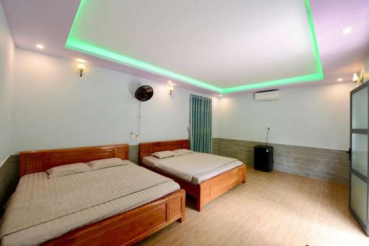 Room 6 of 31