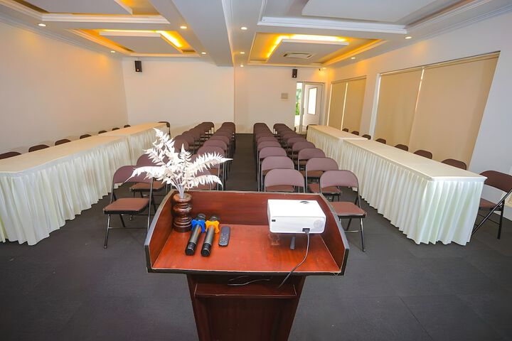 Business Center 57 of 63