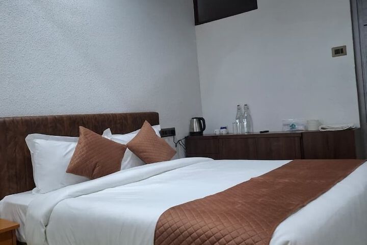Room 7 of 13