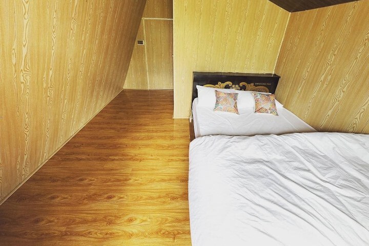 Room 3 of 8