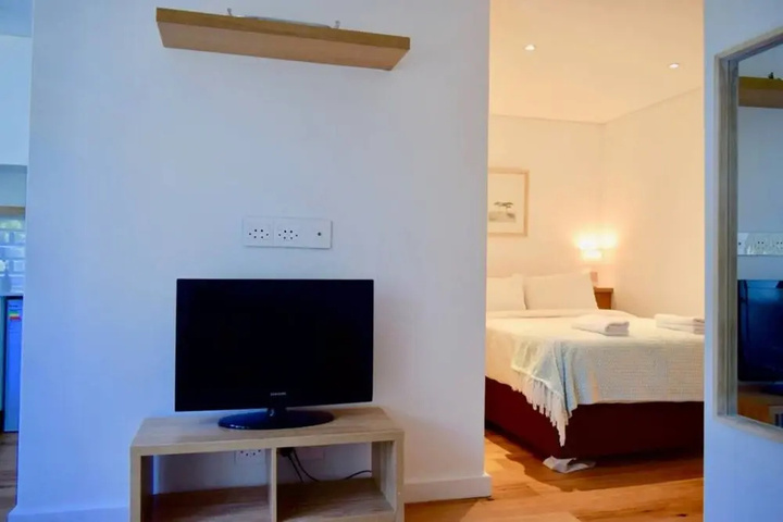 Room 4 of 10
