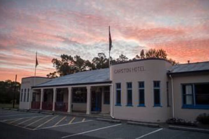 Exterior of Garston Hotel and Cafe
