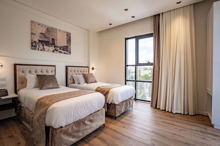 Room 27 of 52