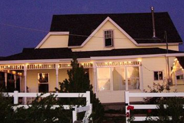 Exterior of Woodland Farmhouse Inn