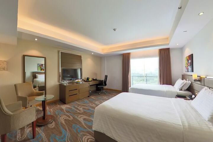 Room 27 of 102