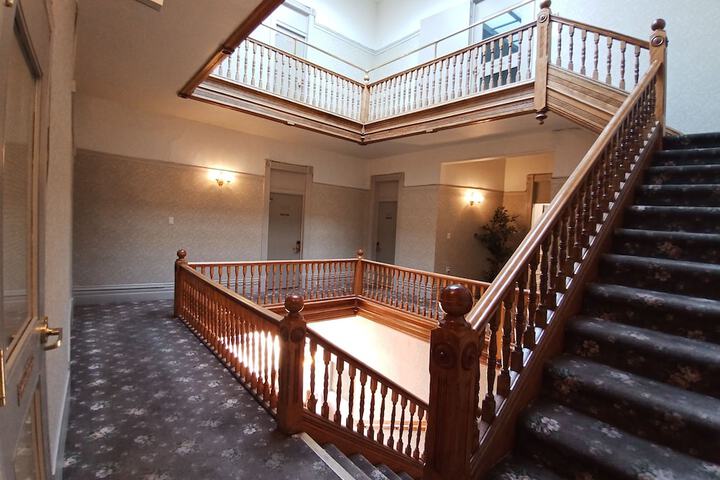 Ballroom/Hall 27 of 33