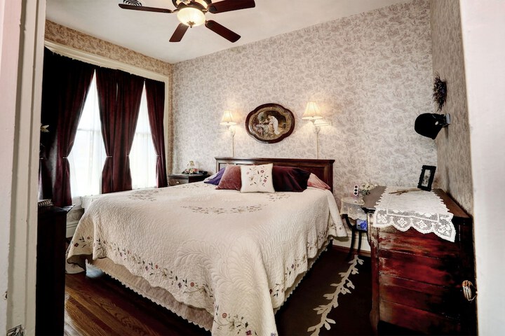 Room 4 of 46