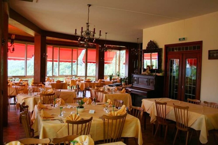 Dining 16 of 29