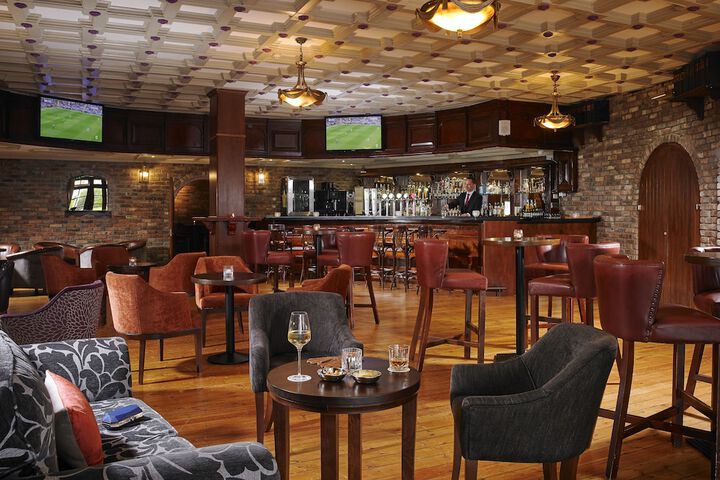Lounge 19 of 25