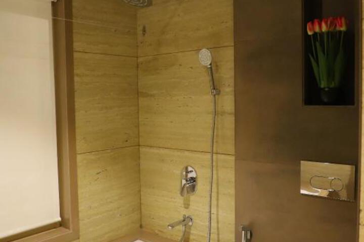 General 32 of 45
