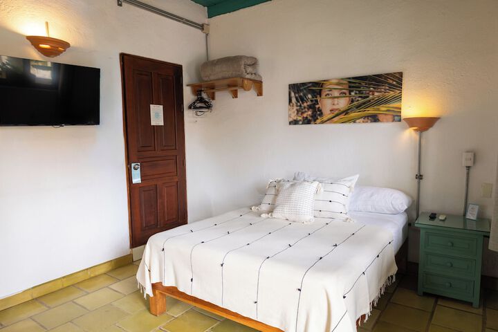 Room 28 of 103