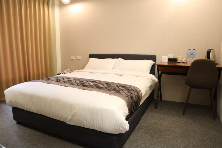 Room 3 of 37