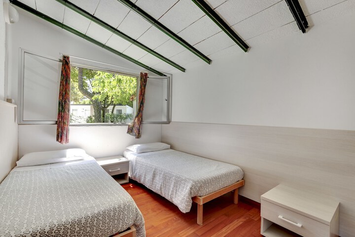 Room 10 of 87