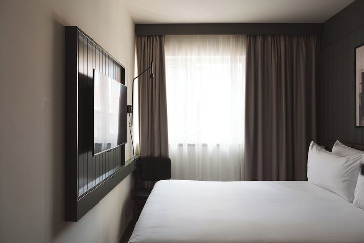 Room 37 of 81