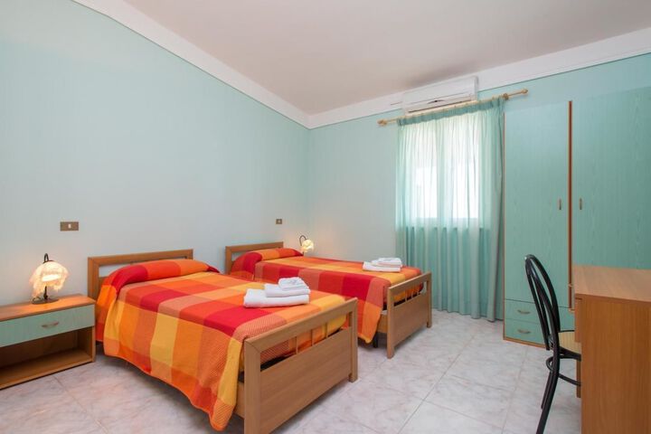 Room 10 of 89