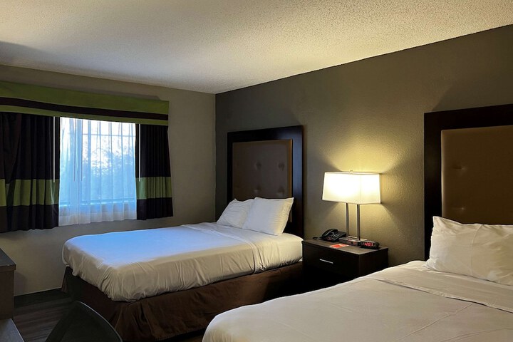 2 Double Beds (1 of 10)