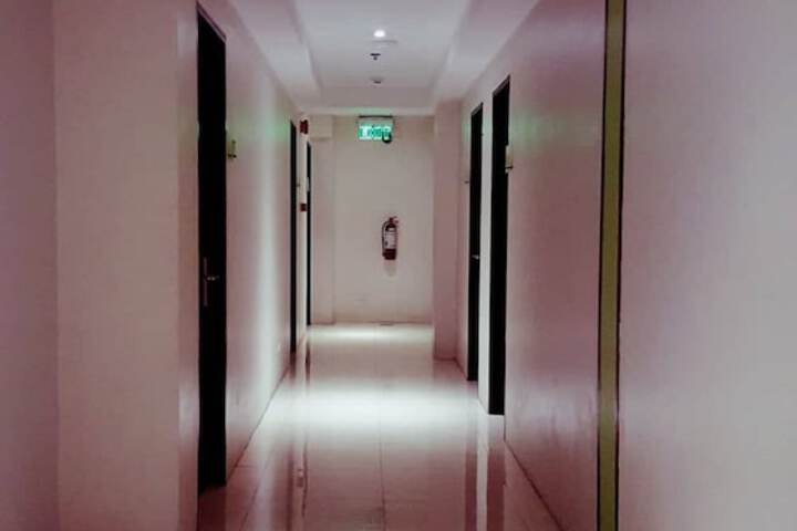 Ballroom/Hall 36 of 40