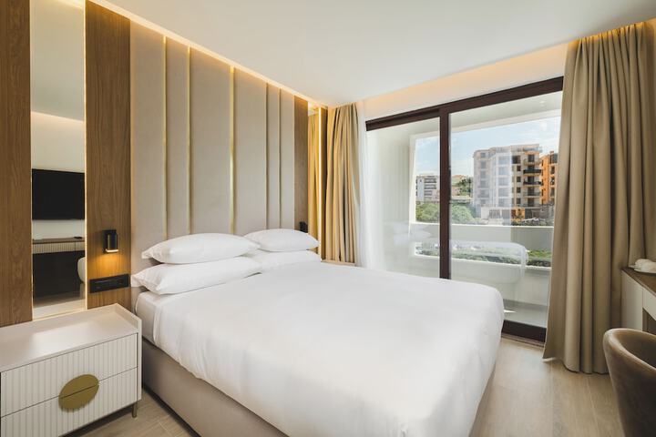 Room 31 of 211