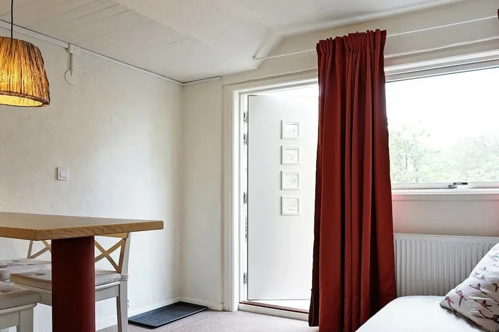Room 4 of 13