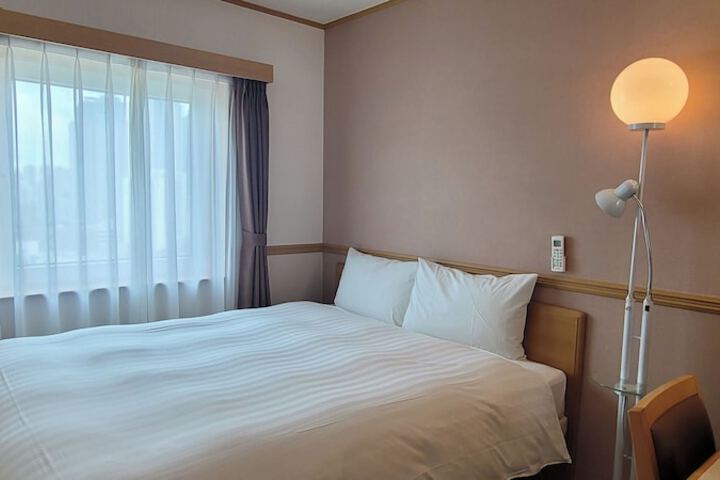 Room 16 of 40