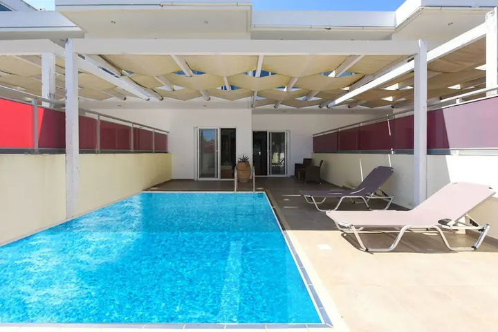 Pool 4 of 12