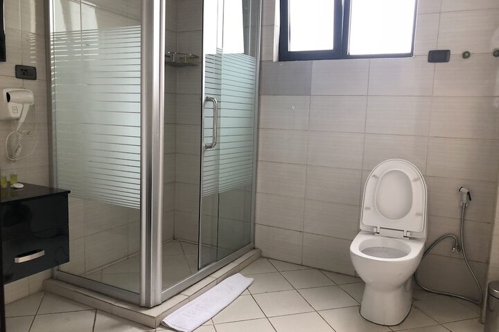 Room 13 of 19