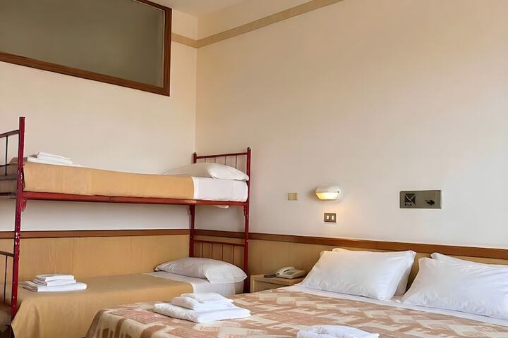 Room 9 of 27
