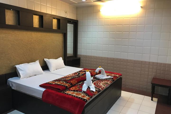Room 15 of 48