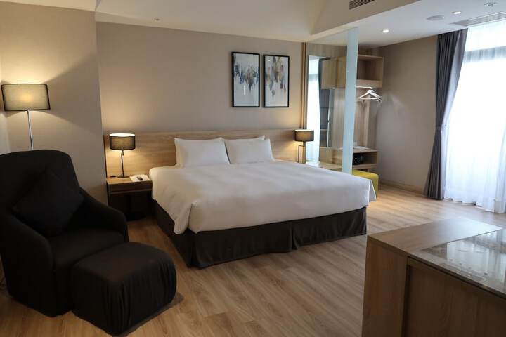 Room 33 of 63