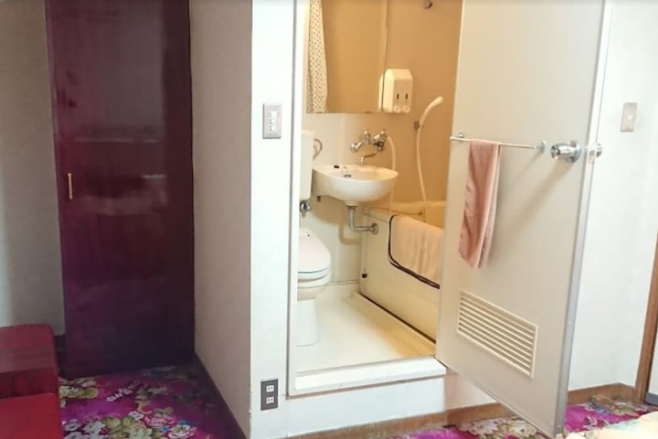 Room 13 of 25