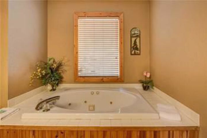 Hot Tub 16 of 28